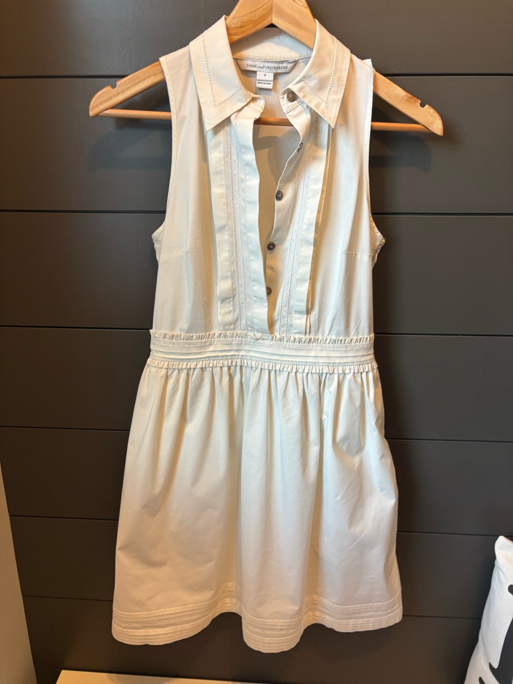 Diane Von Furstenberg DVF Sleeveless Collared Shirt Dress in White. Size 0.